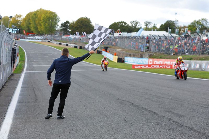 GP-legend Randy Mamola celebrates Barry Sheene and Brands Hatch centenary with special demo