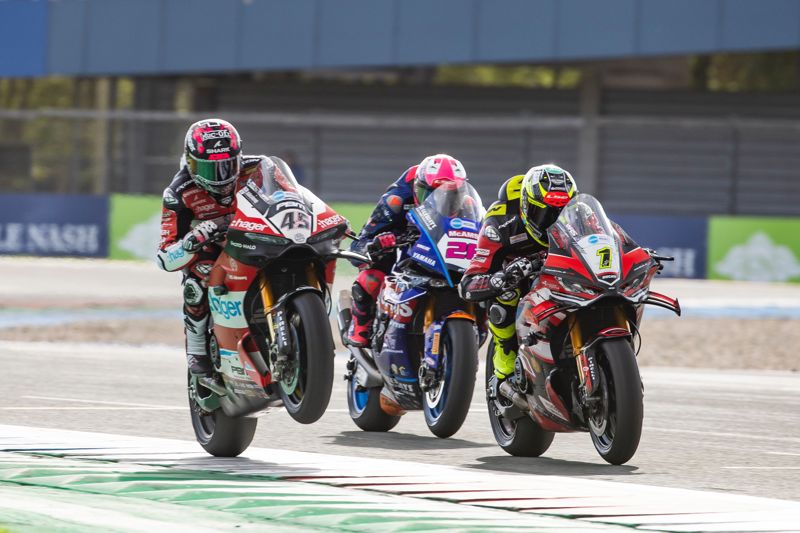 Redding reacts to race three battle: “The championship is on the line - I had to go for it”