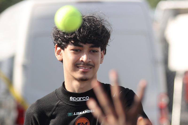 Iskander makes big step forward at Donington Park