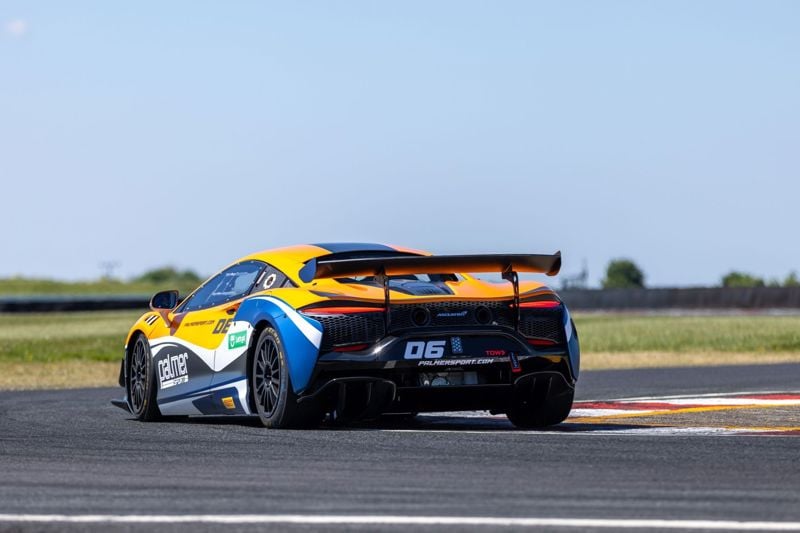 McLaren Artura GT4 headliner debuts to rave reviews!