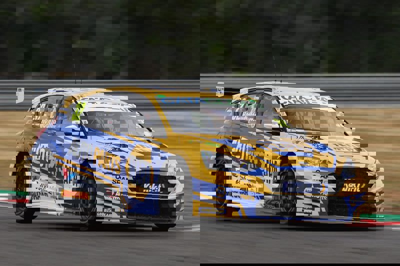 BTCC Race 2: Rowbottom charges to first win of the season at Snetterton