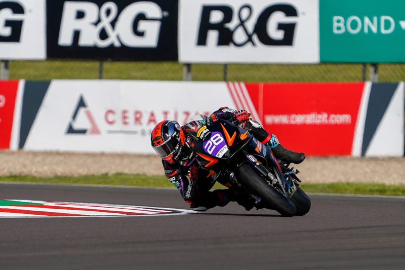 Pirelli British Sportbike: Davidson back on top as Round Two action begins