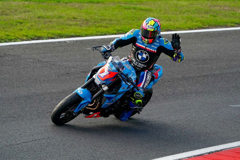 ROKiT OFF F 900 R Cup: Varey and Burrell take Heat wins