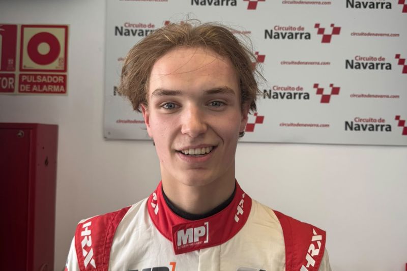 F4 Spanish Championship Race 3: Schormans secures sensational triple at Circuito de Navarra