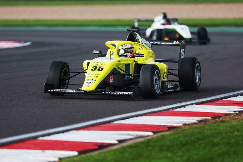 Thursday testing updates: Title challenger Phelps leads first day at Donington Park