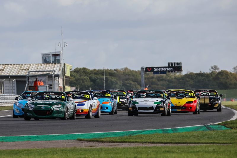 Rounds 13 & 14 at Snetterton deliver textbook wheel-to-wheel racing!