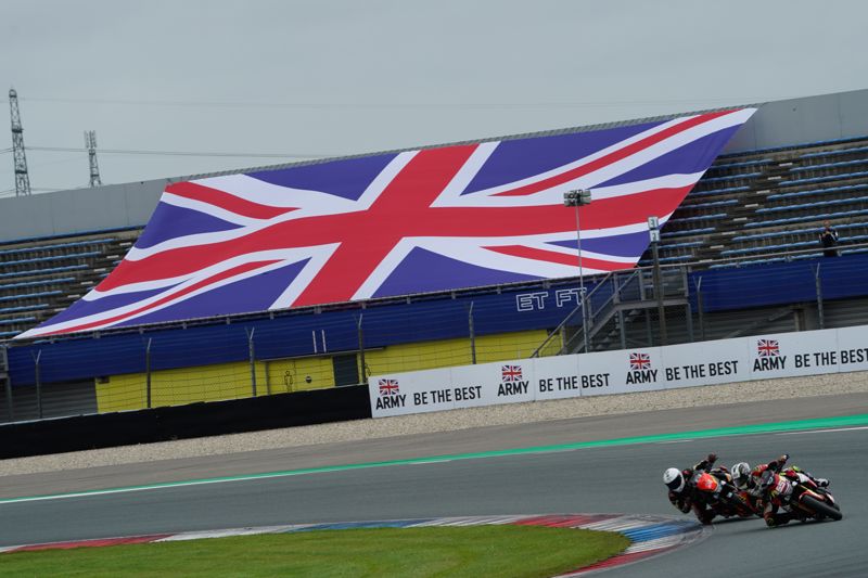 ROKiT OFF BMW F 900 R Cup: Burrell and Coates take Heat victories