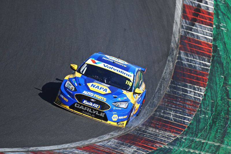 BTCC Race 1: Sutton masterfully claims 50th career victory at Brands Hatch