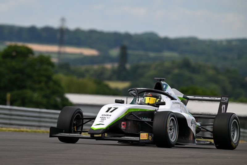 Last lap O'Donnell snatches top spot on first day of Donington Park test