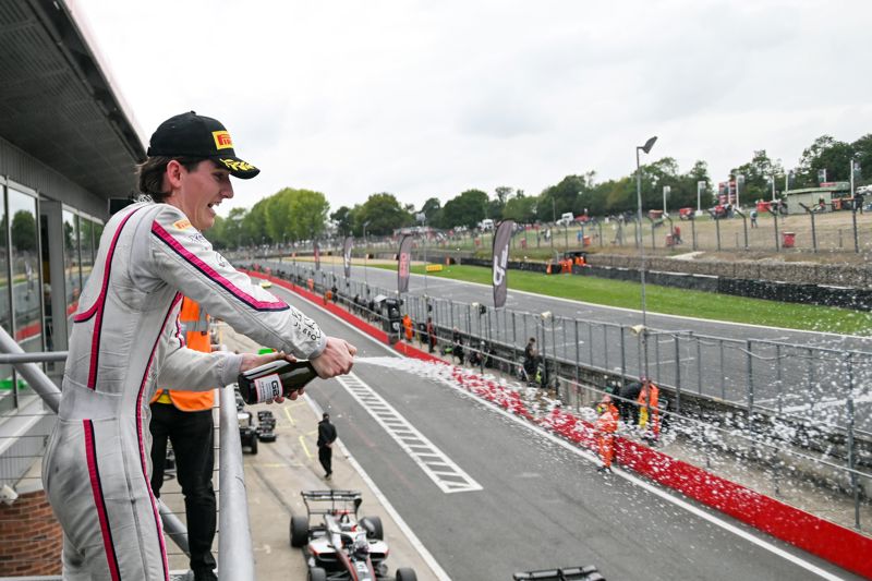 Fluxa flies to victory in Brands Hatch race three as title fight goes to Barcelona Fluxa flies to victory in Brands Hatch race three as title fight goes to Barcelona