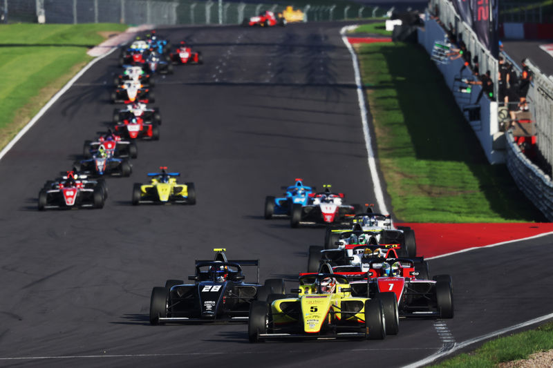 Race two starts at 11.25 - Stevenheydens on pole