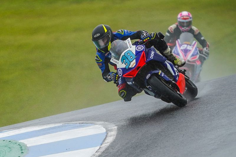 Pirelli British Sportbike Championship: Davie leads combined practice