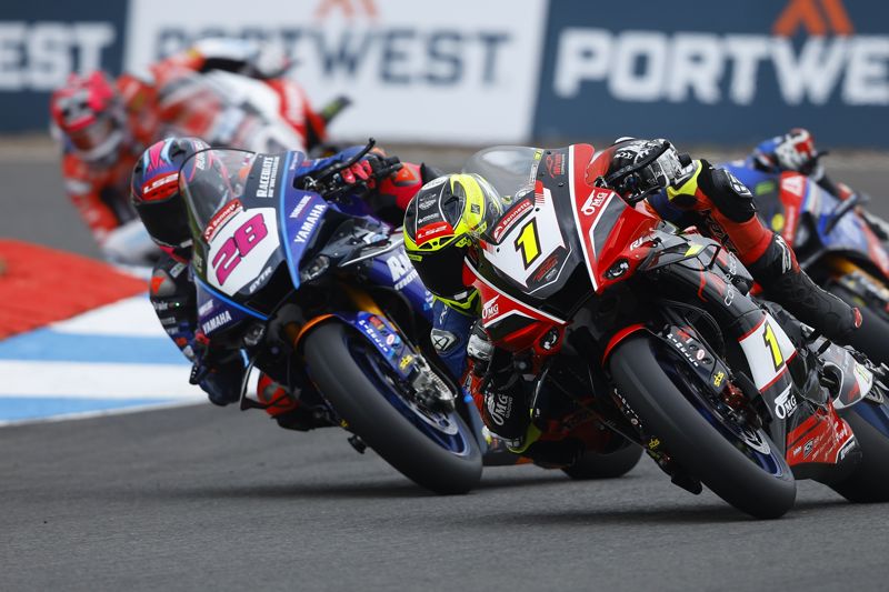 Ray takes on Ryde and Skinner to claim race one victory at Knockhill