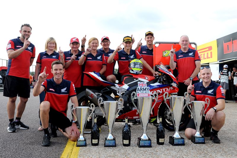 Vickers celebrates determined double in Thruxton Thriller