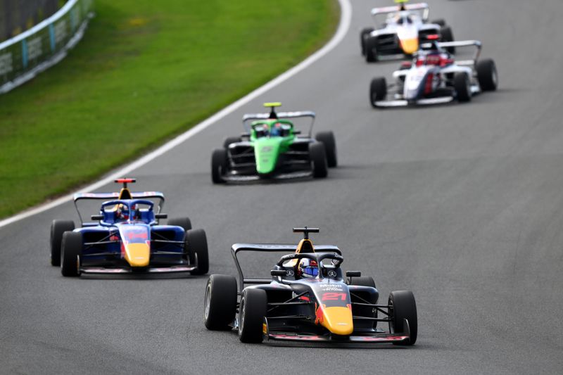 F1 Academy test is go at Circuito de Navarra!