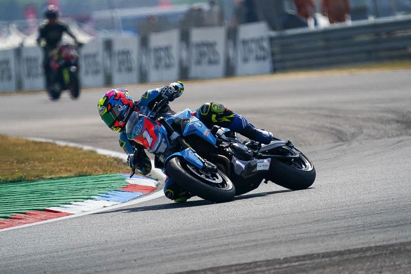 ROKiT OFF BMW F 900 R Cup: Burrell stays ahead in FP2