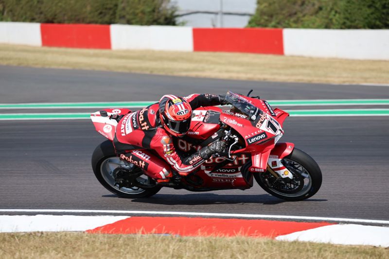 WorldSBK Free Practice 1: Bulega sets the early pace at Donington Park 