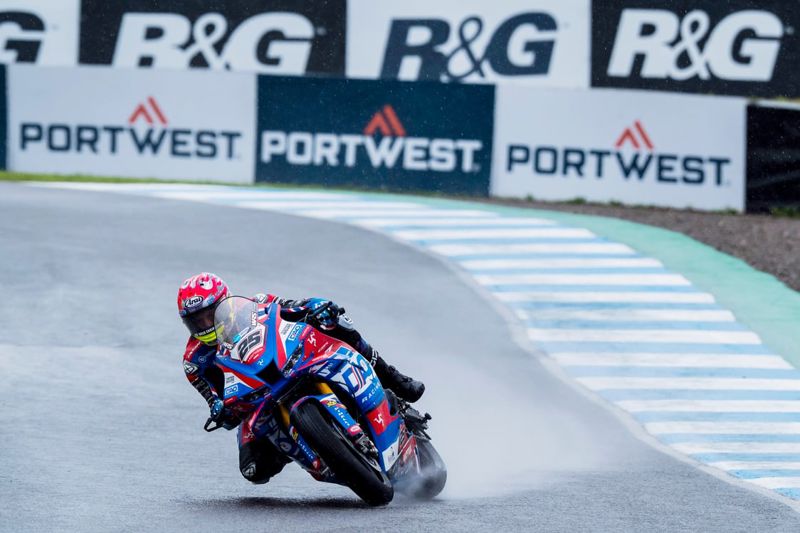 Brookes leads the pack on combined times into Super Scottish Saturday