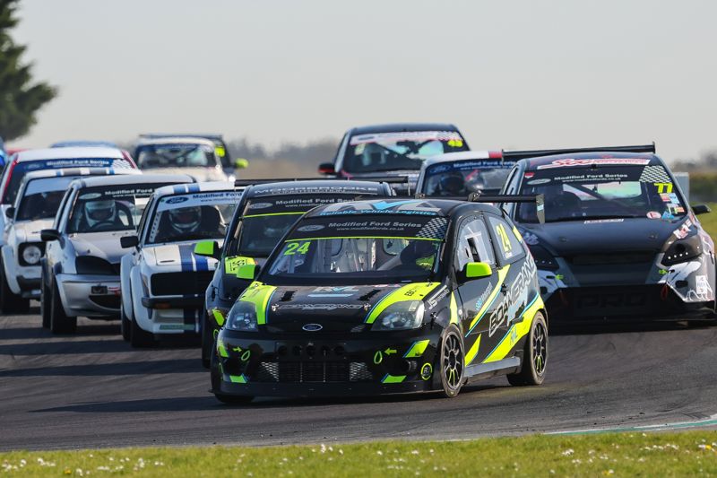 Last chance: BRSCC Mega Mix Raceday bursts into Snetterton this Sunday