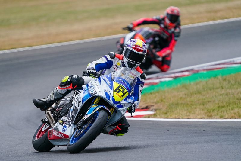 Pirelli British Sportbike Championship: Durham holds off Davidson for pole