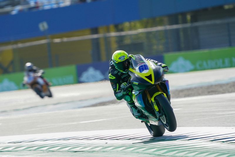 Quattro Group British Supersport Championship: Brilliant Bayliss at the double 