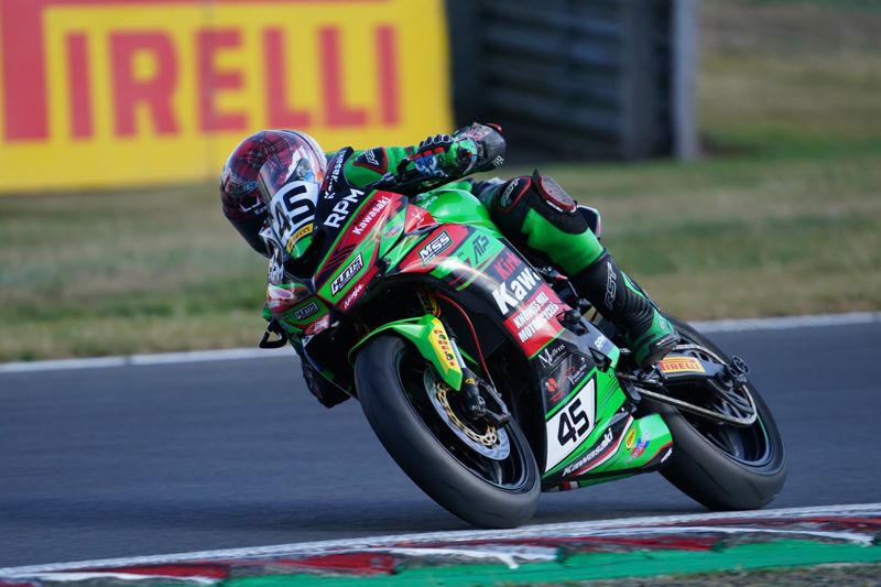1pMobile National Junior Sportbike Championship: Mackenzie leads Hopkins in Free Practice