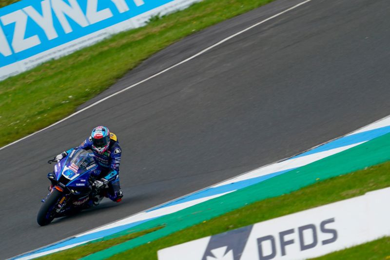Quattro Group British Supersport Championship: Currie pips Stapleford as Kennedy crashes out Quattro Group British Supersport Championship: Currie pips Stapleford as Kennedy crashes out
