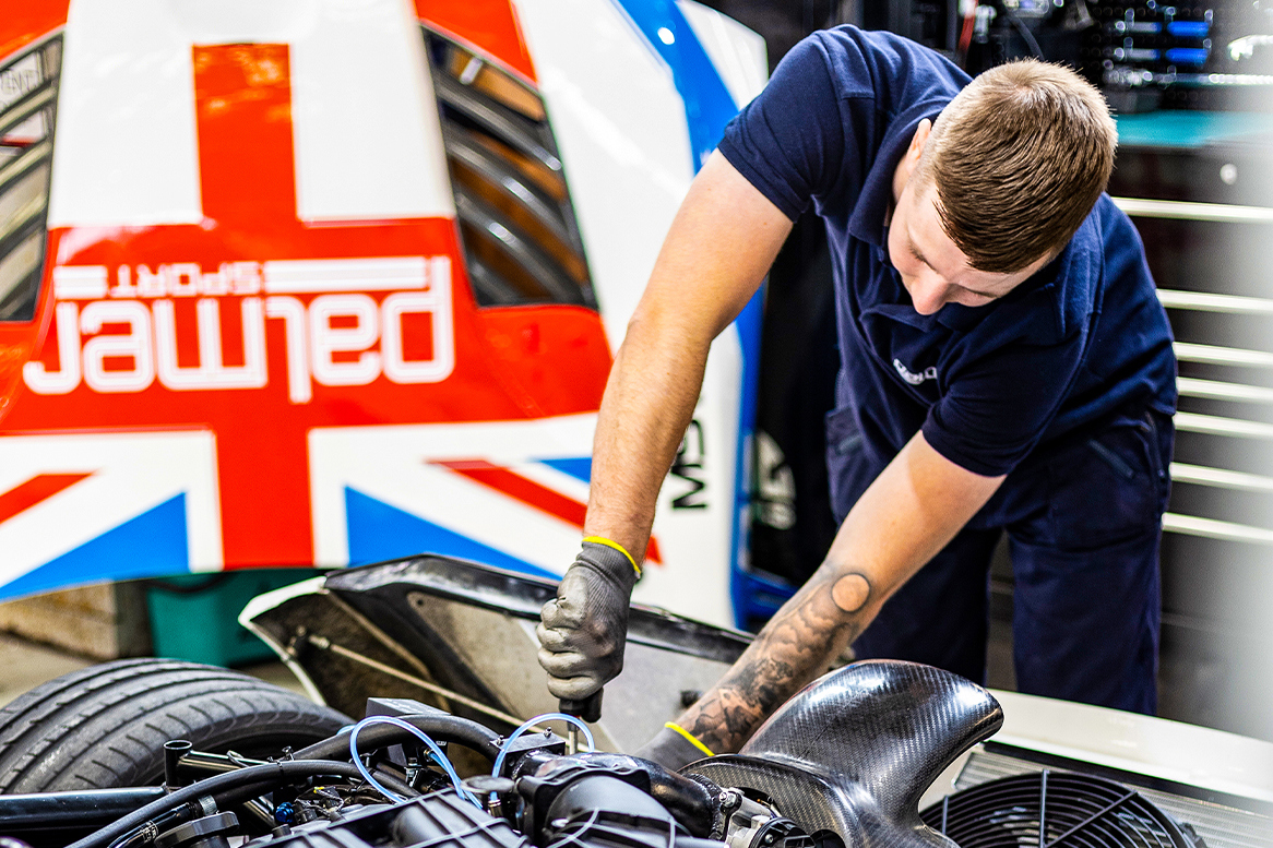 Vehicle maintainance on the PalmerSport fleet