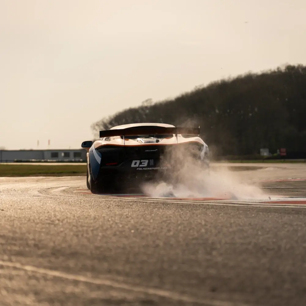 17:00<em>Guests Depart</em>