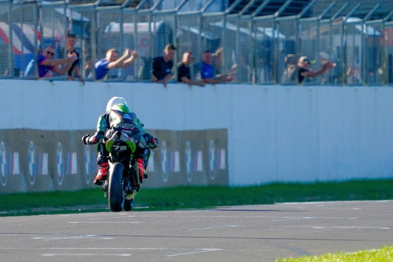 1pMobile National Junior Sportbike Championship: Payne beats Pienaar in dramatic first race