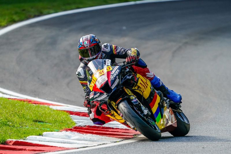 Pirelli National Superstock Championship: Mossey pips McConnell to pole