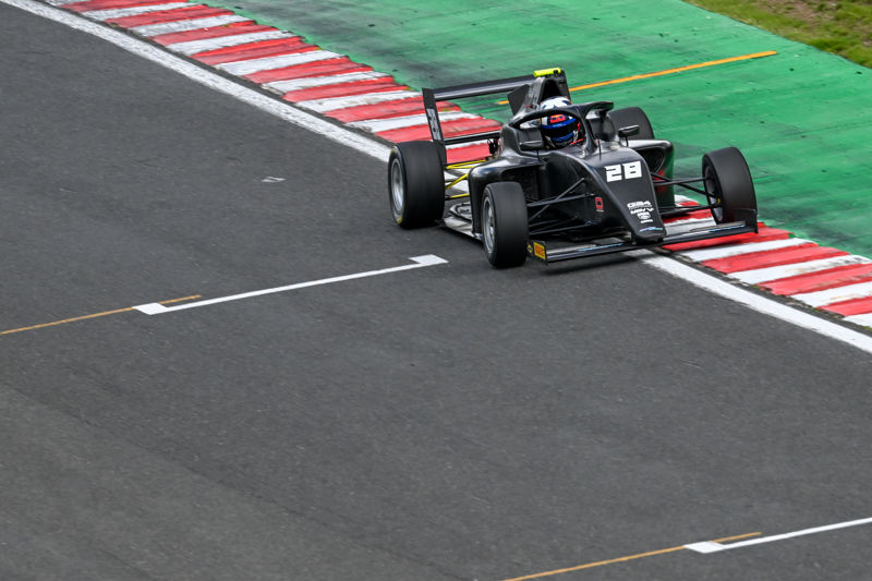 Race three starts at 15.00 - Coulthard on pole