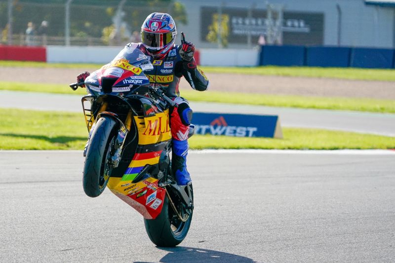 Pirelli National Superstock Championship: Mossey beats Allingham as Hutchinson returns to the podium