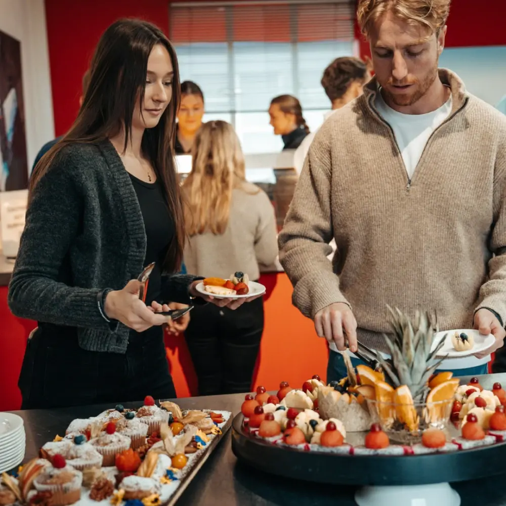 08:00<em>Registration and Breakfast</em>