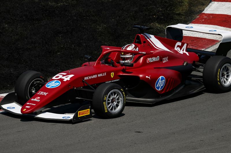 Maya Weug quickest on first day of F1 Academy test at Circuito de Navarra