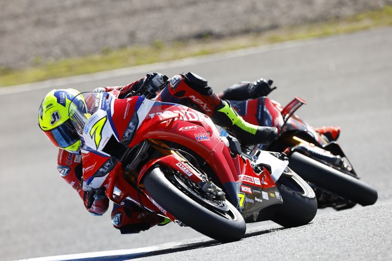 Vickers puts Honda Racing UK in the podium fight